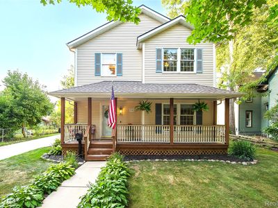 230 W Lake St