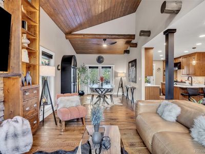 6876 Surrey Trail