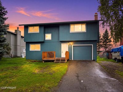 1130 W 71st Ct