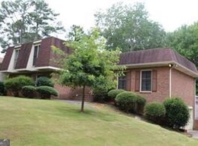 2711 Kenwood Dr