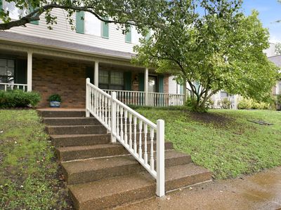 525 Upsall Dr
