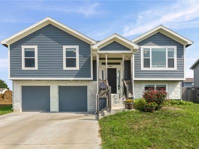 Property at 1904 Hawkview Dr, Harrisonville, MO