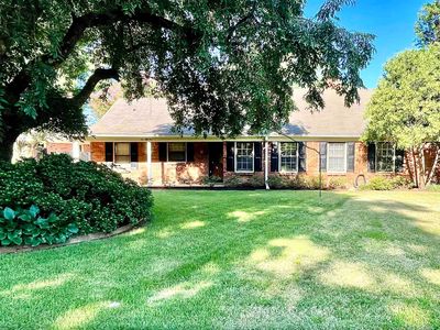 1055 Woodview Dr