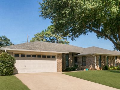 2077 Parkridge Dr