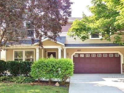 1237 E Star Dr