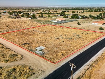 Property at 4240 Smoketree Rd, Phelan, CA