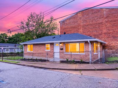 902 Baker St