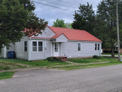 400 E Race St