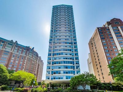 3900 N Lake Shore Dr APT 25C