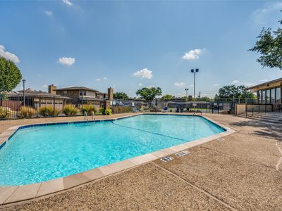 10 W Meadow Ln