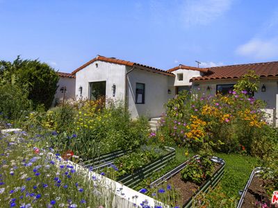 3952 Sutro Ave