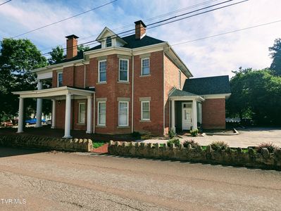 221 E Main St