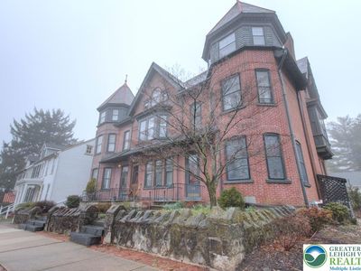 135 E Wall St