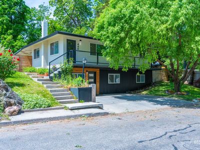 446 Perry Dr
