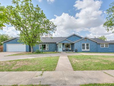2208 Waco St