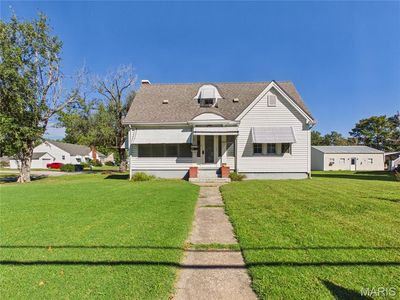 901 E Main St