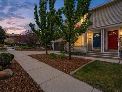 6896 S Hillside Village Cir