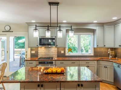 10 Weiss Dr