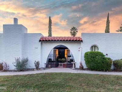 749 W Las Lomitas Rd