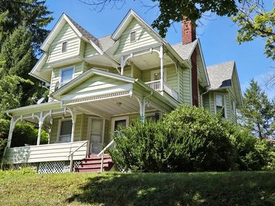 11 Locust Ave