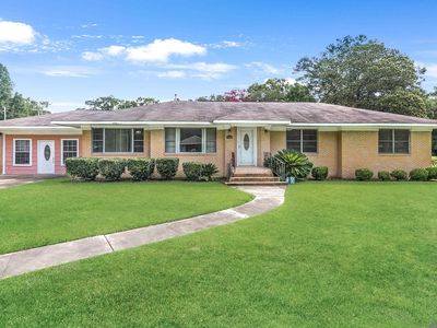 924 Valcour Dr