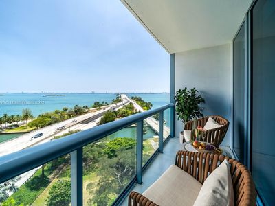 601 NE 36th St APT 911