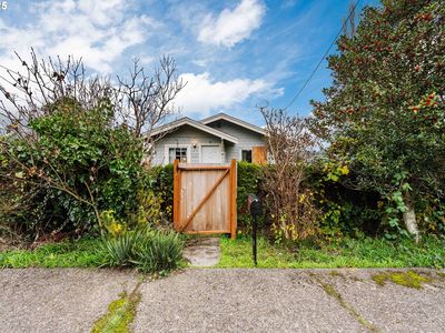 Property at 1066 S 8th St, Coos Bay, OR