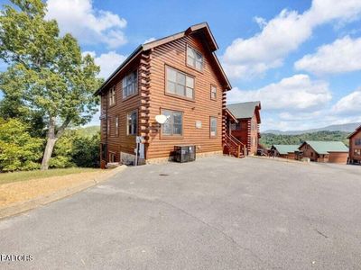 2835 White Oak Ridge Ln