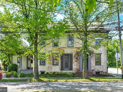 221 Lincoln Way W