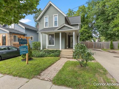 543 Leonard St NE