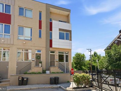 740 S Chris Columbus Blvd Unit 17