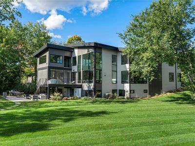 746 Peninsula Point Rd