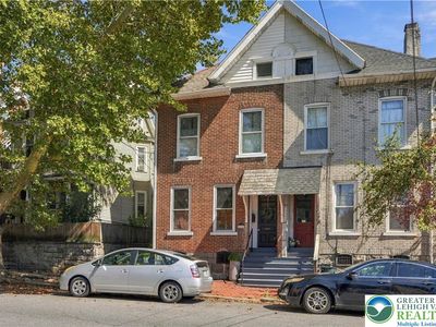 810 High St