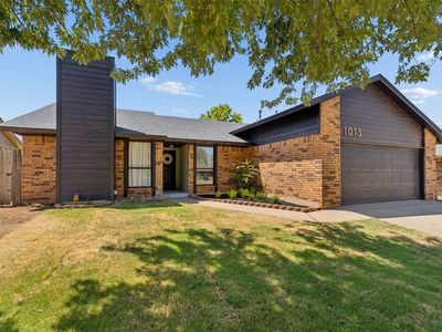 1013 N Crystal Way