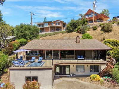 2232 Lakeshore Dr