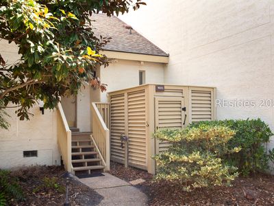 226 S Sea Pines Dr APT 1605