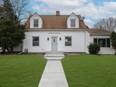 9249 S Clifton Park Ave