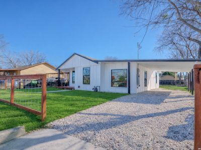 3206 La Rosa