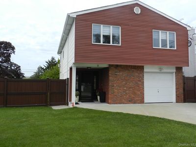 11 Carman Boulevard