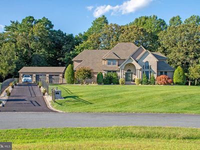 19 Lake Crest Dr