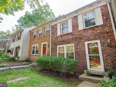 5704 Yellowrose Ct