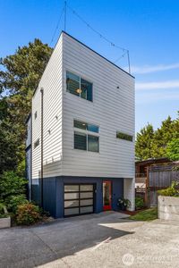 7323 Bainbridge Place SW