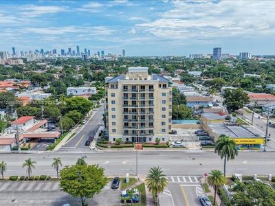 2501 Douglas Rd #202