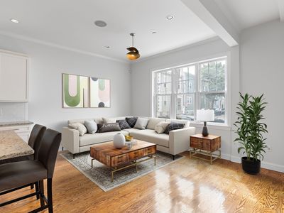 306 Maverick St #1