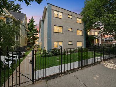 4746 N Paulina St APT 1E