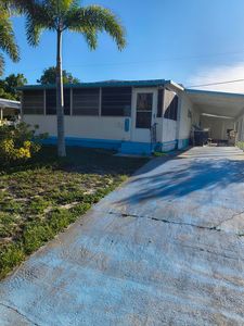 8294 SE SANDY Lane