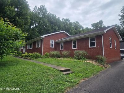 380 Vine Ave