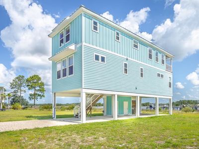121 Anglers Harbor Ln