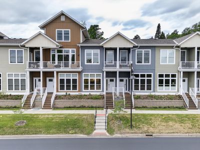 728 S Lakeshore Blvd