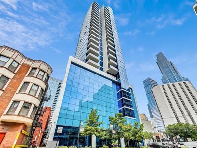 110 W Superior St Unit 2200